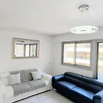Royal Lux Spacious Seaside Pool * Νίκαια