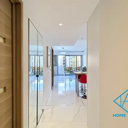 Royal Lux Spacious Seaside Pool Daire *