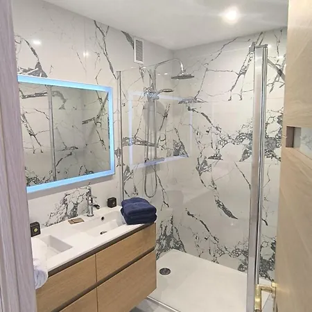 Daire Royal Lux Spacious Seaside Pool Nice