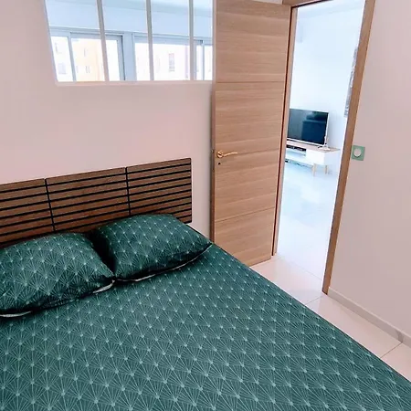 Royal Lux Spacious Seaside Pool *