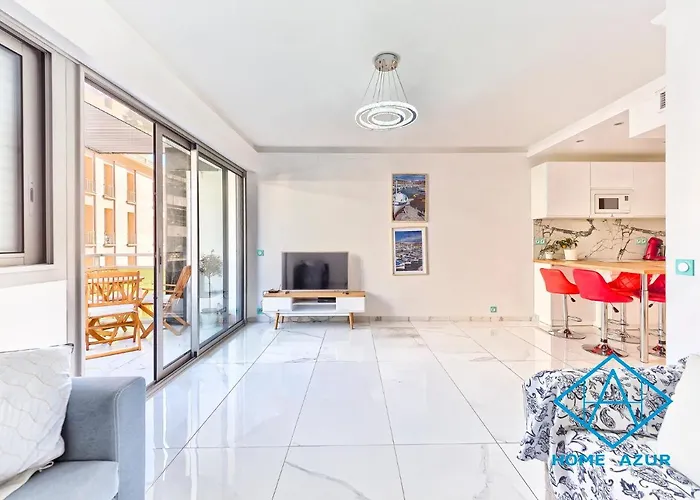 Royal Lux Spacious Seaside Pool * Nice