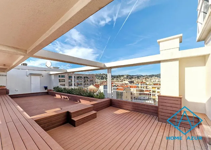 Royal Lux Spacious Seaside Pool Appartement