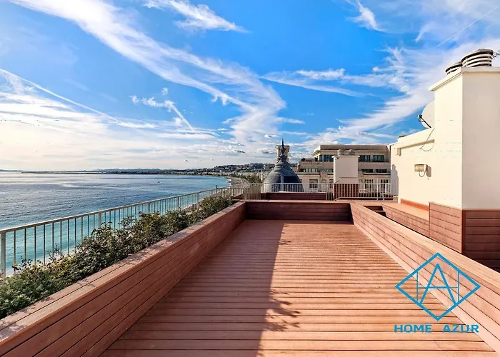 Royal Lux Spacious Seaside Pool