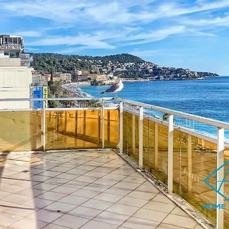 Royal Lux Spacious Seaside Pool דירה