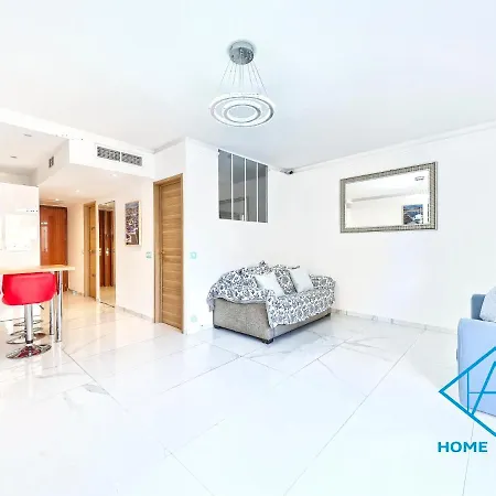 Royal Lux Spacious Seaside Pool Apartment *