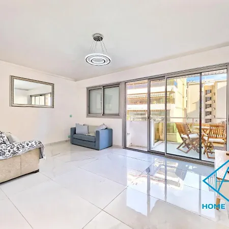 Royal Lux Spacious Seaside Pool *