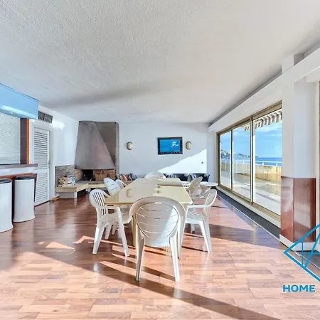 Royal Lux Spacious Seaside Pool דירה ניס