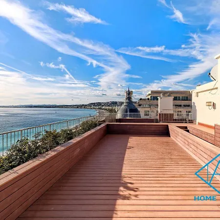 Royal Lux Spacious Seaside Pool