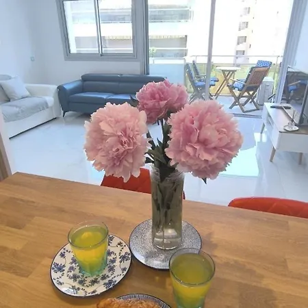 Royal Lux Spacious Seaside Pool *