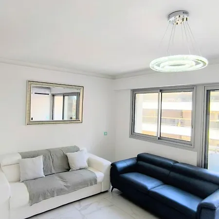 Royal Lux Spacious Seaside Pool * ניס