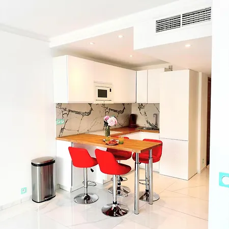 Royal Lux Spacious Seaside Pool דירה *
