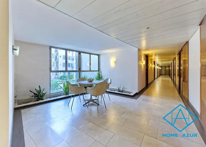 Royal Lux Spacious Seaside Pool Appartement *