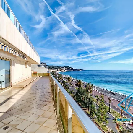 Royal Lux Spacious Seaside Pool