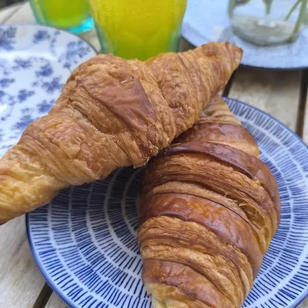 Royal Lux Spacious Seaside Pool 公寓 *