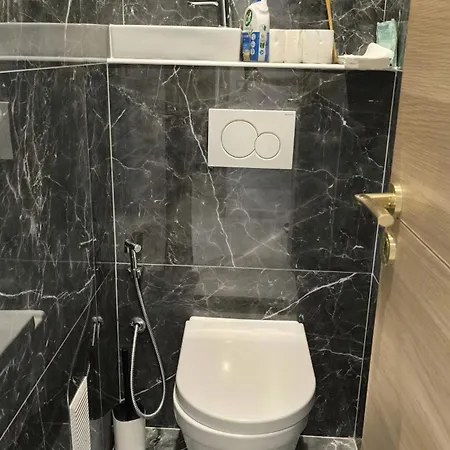 Royal Lux Spacious Seaside Pool 公寓